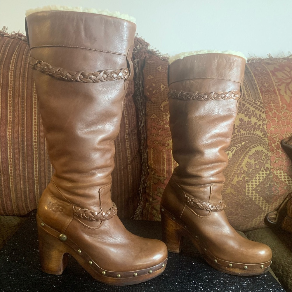 Ugg Savanna 3209 boot leather upper/wooden heels